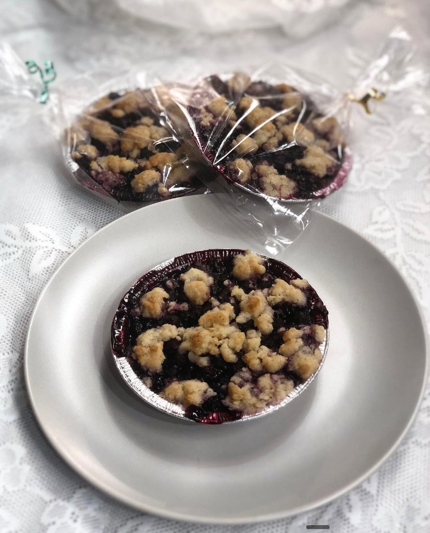 Blueberry crumble pies